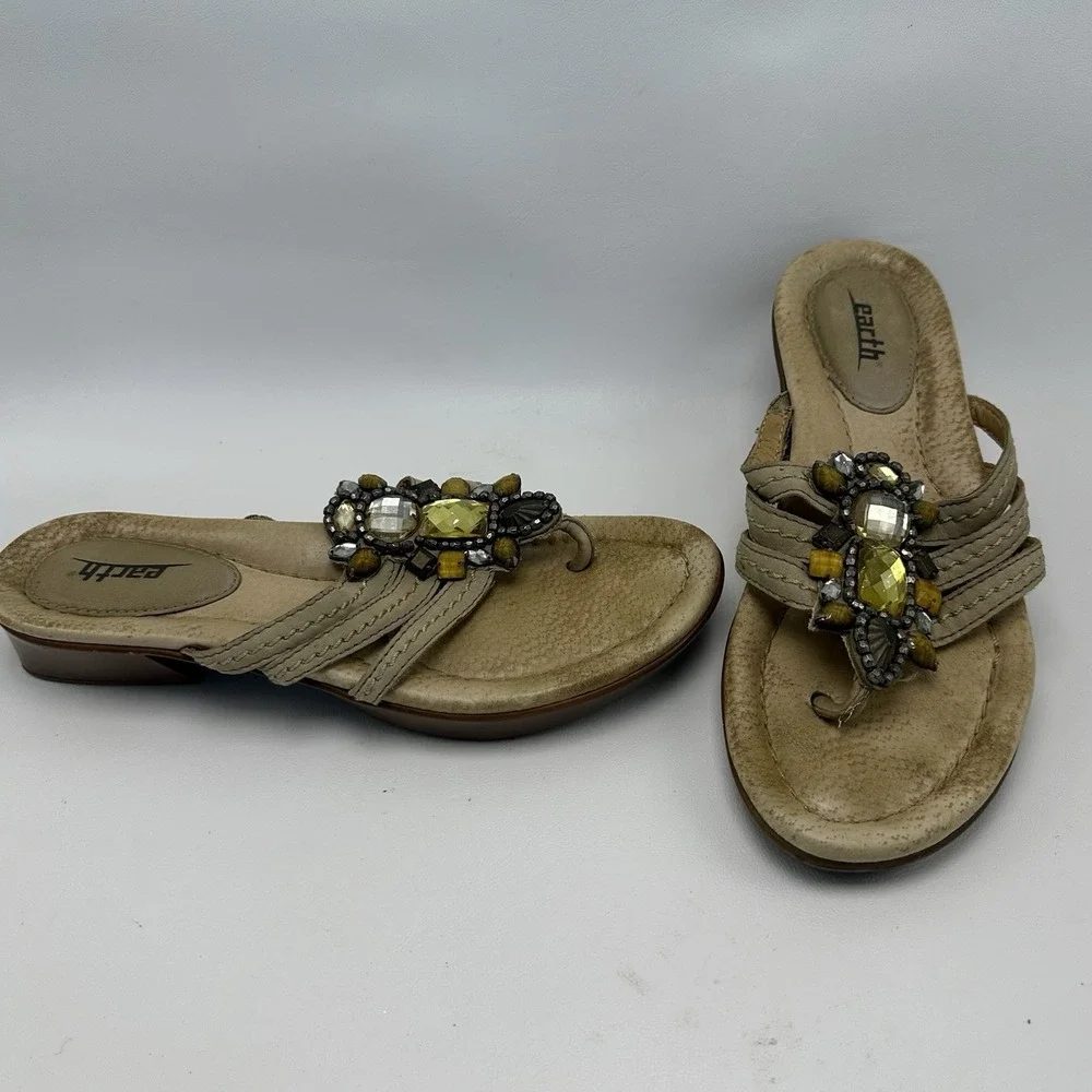 EARTH Saffron Thong Flips Flops Sandals Shoes Women's US Size 8 Jeweled